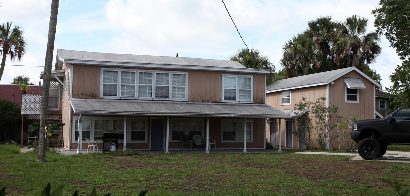 302 4th Ave N in Jacksonville Beach, FL - Building Photo