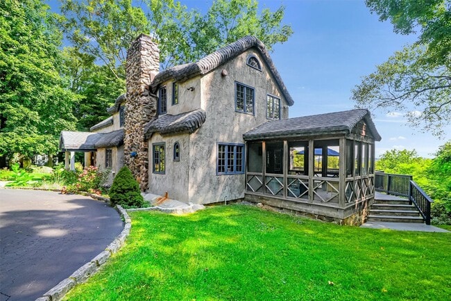 5 Shingle House Rd in Millwood, NY - Building Photo - Building Photo