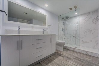 625 Oaks Dr in Pompano Beach, FL - Building Photo - Building Photo