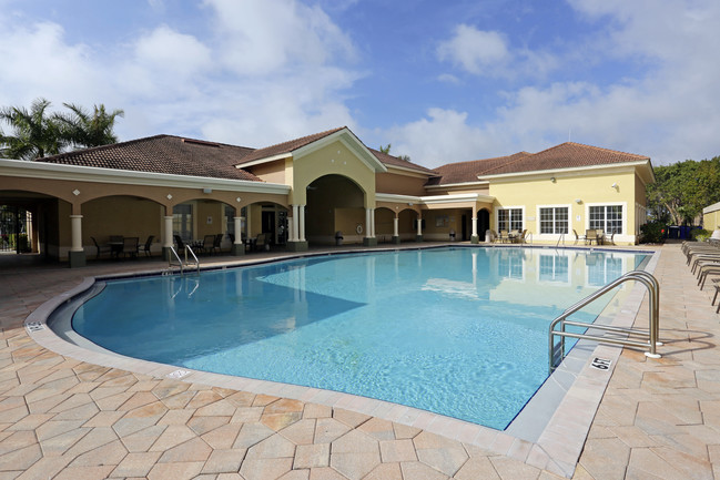 The Lakes At College Pointe in Ft. Myers, FL - Foto de edificio - Building Photo