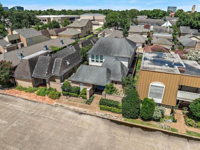 627 Chadbourne Ct in Houston, TX - Building Photo - Building Photo