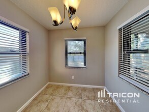 38750 James Ct in Zephyrhills, FL - Building Photo - Building Photo