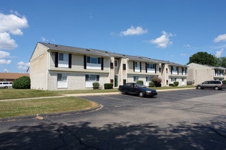 Jamestown Village in Warren, MI - Building Photo - Building Photo