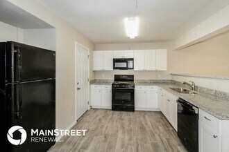 800 Plaza Dr in Moore, OK - Foto de edificio - Building Photo