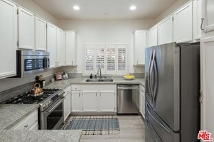10604 Valley Spring Ln, Unit 104 in North Hollywood, CA - Building Photo