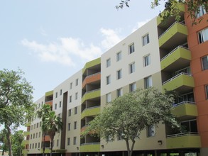 Edison Terraces in Miami, FL - Foto de edificio - Building Photo