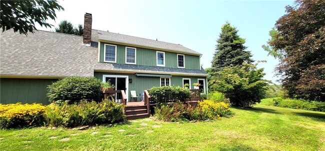 143 Starbarrack Rd in Red Hook, NY - Building Photo - Building Photo