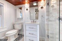 860 W 33rd St photo'