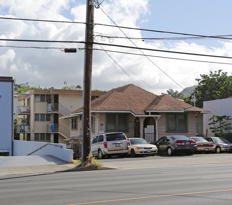 3168 Waialae Ave in Honolulu, HI - Building Photo