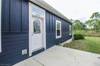 4660 43rd Ave NE in Naples, FL - Building Photo - Building Photo