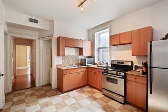2836 N Sheffield Ave in Chicago, IL - Foto de edificio - Building Photo