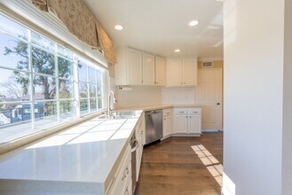 1019 Lakeview Terrace in Azusa, CA - Building Photo - Building Photo