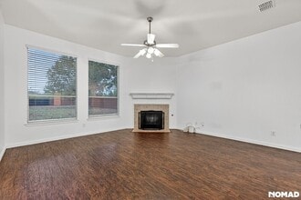 1020 Fair Oaks Dr in Grand Prairie, TX - Foto de edificio - Building Photo