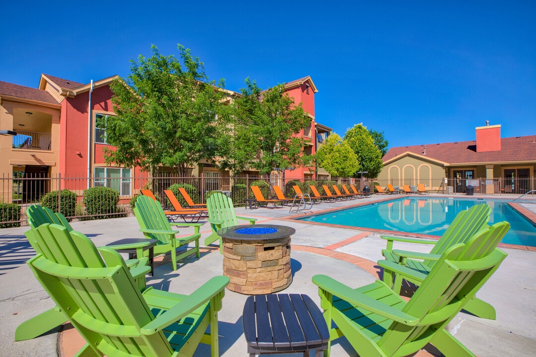Villas at Park West in Pueblo, CO - Foto de edificio