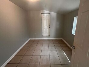 8211 N 17th St in Tampa, FL - Building Photo - Building Photo