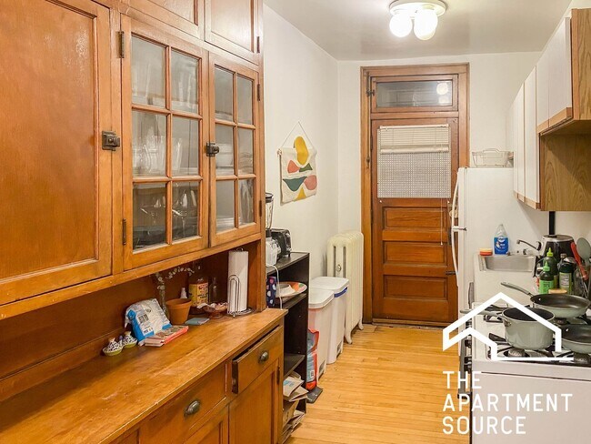 property at 1480 W Byron St