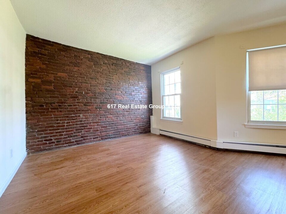 66 S Huntington Ave in Boston, MA - Building Photo