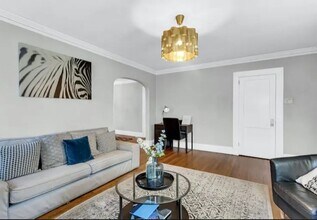 1354 Winburn Dr in East Point, GA - Foto de edificio - Building Photo