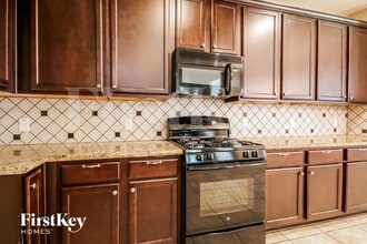 15726 W Chamfer Way in Crosby, TX - Foto de edificio - Building Photo