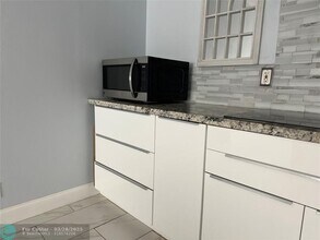 5720 NE 22nd Way in Fort Lauderdale, FL - Building Photo - Building Photo