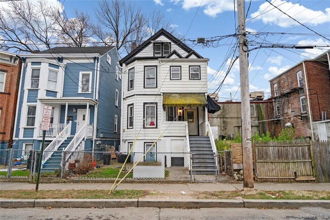 property at 61 Overlook Pl