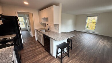 12 Union St in Dover, NH - Building Photo - Building Photo