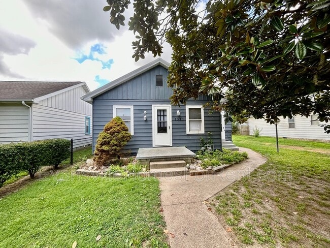 property at 1321 E Oregon St