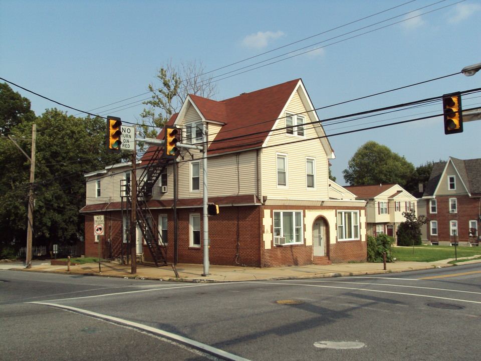 501 Sharon Ave in Sharon Hill, PA - Foto de edificio