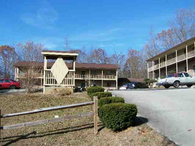 2810 Daybreak Way in Strawberry Plains, TN - Foto de edificio