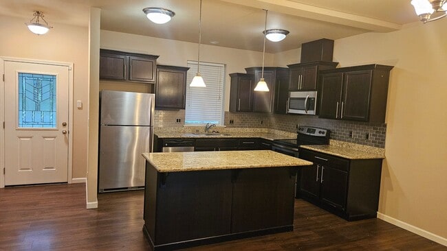 7537 Columbia Way NE in Lacey, WA - Building Photo - Building Photo