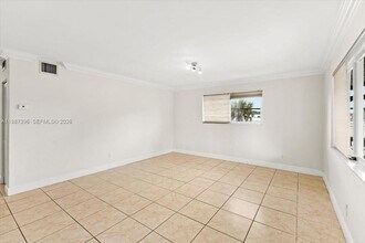 2323 Van Buren St in Hollywood, FL - Building Photo - Building Photo