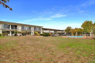Olympic Villa Apartments in Eugene, OR - Building Photo - Building Photo