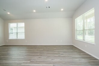 119 Navajo Dr in Montgomery, TX - Building Photo - Building Photo