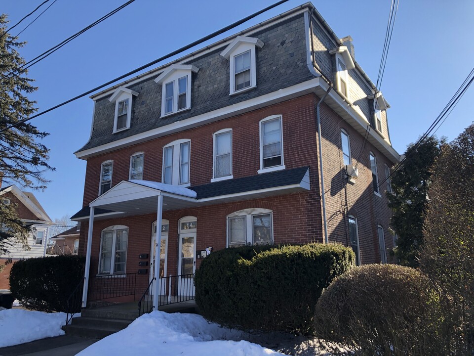 12-14 W 5th St in Lansdale, PA - Building Photo