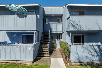 Park Club Apartments in Rohnert Park, CA - Foto de edificio - Building Photo