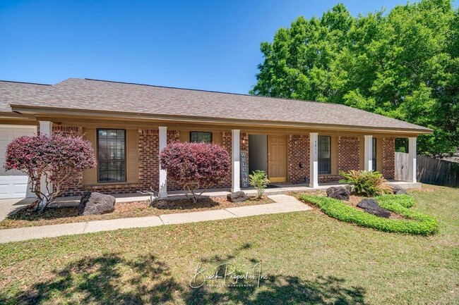 7811 Woodpointe Dr in Pensacola, FL - Building Photo - Building Photo