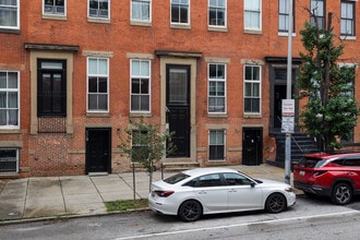 936 N Calvert St in Baltimore, MD - Foto de edificio - Building Photo