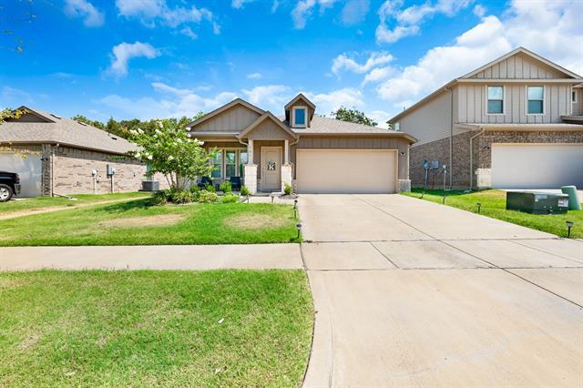 304 Knoll Pines Drive in Terrell, TX - Building Photo