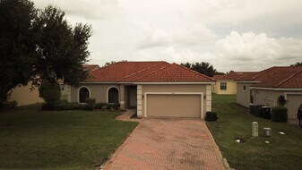 452 Cinnamon Dr in Kissimmee, FL - Building Photo