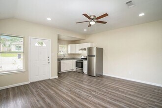 2200 Brookes St in Fort Worth, TX - Building Photo - Building Photo