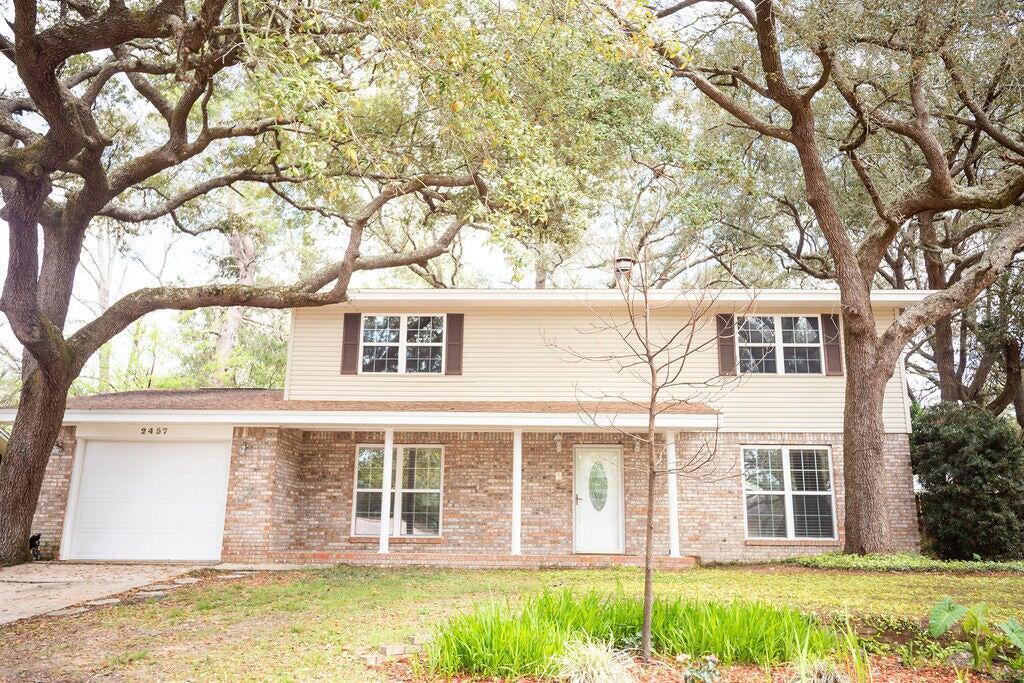 2457 Duncan Dr in Niceville, FL - Foto de edificio
