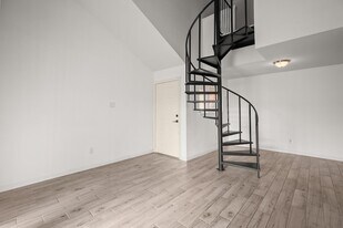 1840 Burton Dr, Unit 174 in Austin, TX - Building Photo