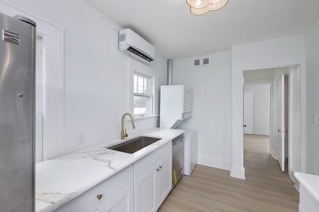 618 7th Ave N, Unit B