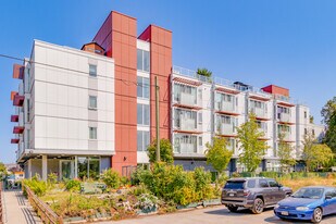 Holborn Little Mountain in Vancouver, BC - Building Photo