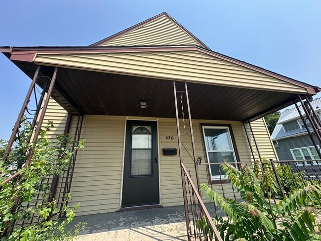 826 Center Point Rd NE in Cedar Rapids, IA - Building Photo - Building Photo