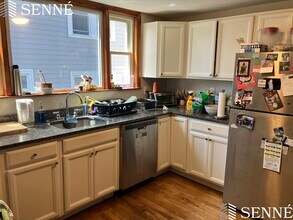 73 Lowell St, Unit 1 in Somerville, MA - Building Photo - Building Photo