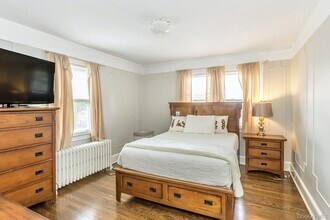 29 Ford St in Glen Cove, NY - Building Photo - Building Photo