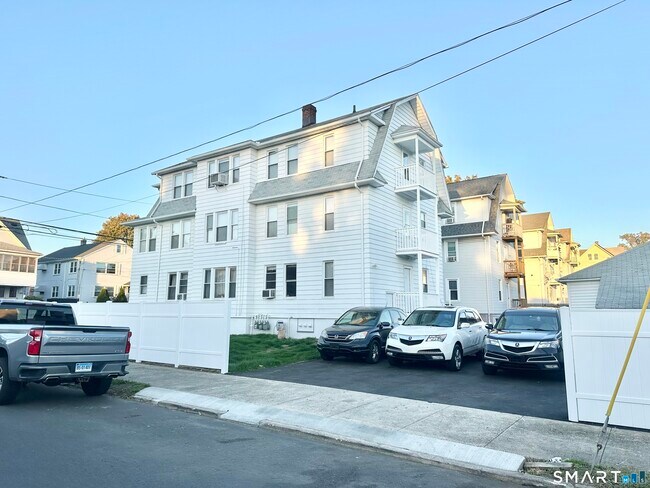 67 Tremont Ave in Bridgeport, CT - Building Photo - Building Photo