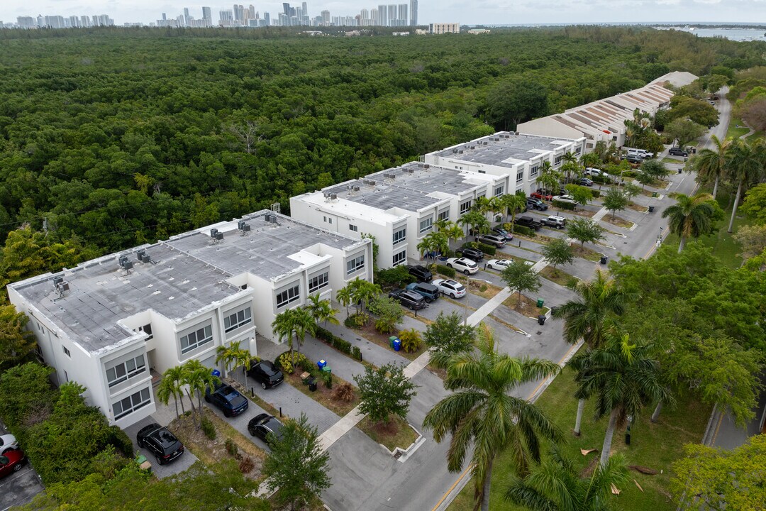 ParcView Villas in North Miami, FL - Foto de edificio