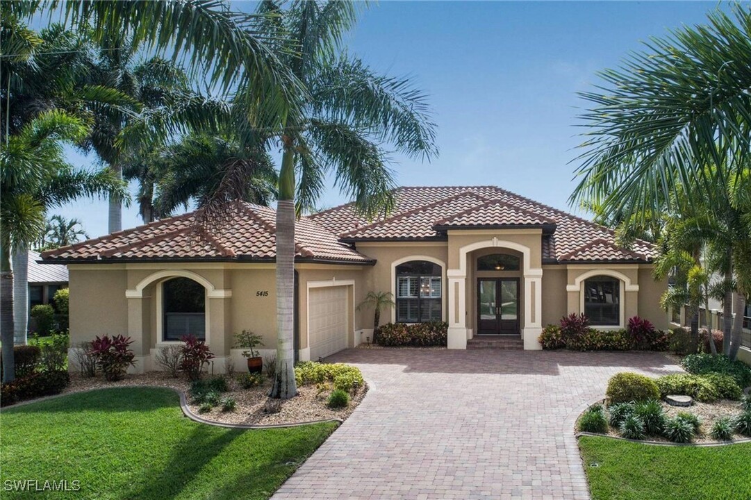 5415 SW 17th Ave in Cape Coral, FL - Foto de edificio